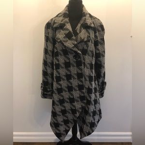 Tribal Houndstooth Coat,  size medium, perfect for fall.